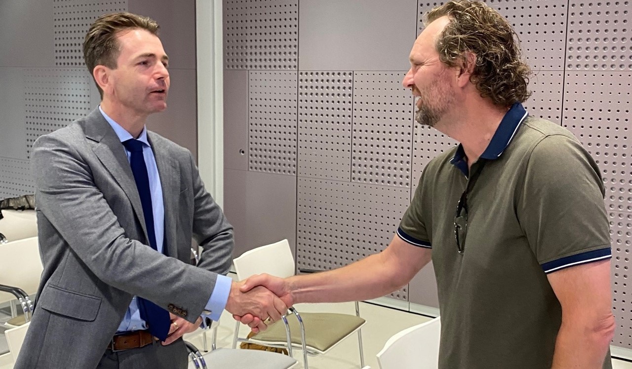 Serge Broekhuizen en Rens Vermeulen tijdens NEa bijeenkomst 30 juni 2022 NOVE-website