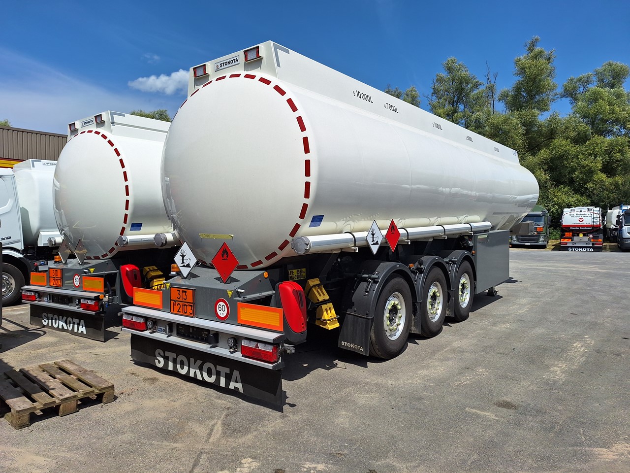 Fully finished semi-trailer